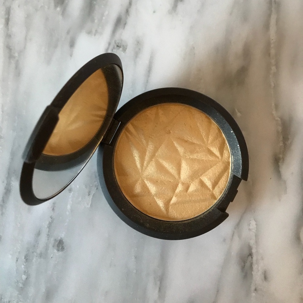 Becca champagne gold